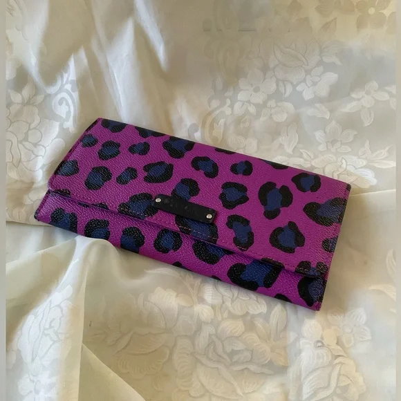 Vera Bradley Purple and Black Print Faux Leather Tri Fold Wallet 8.5” X 4.5” EUC - Picture 5 of 5
